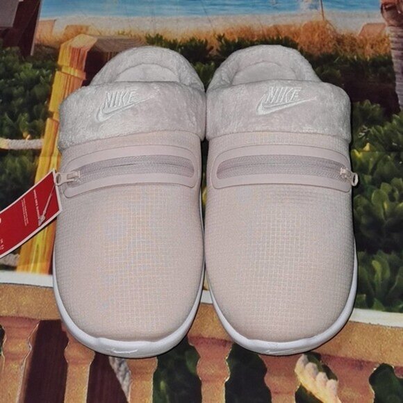 Nike Slippers Burrow Slides Soft Cozy Size 8 New - Picture 4 of 11